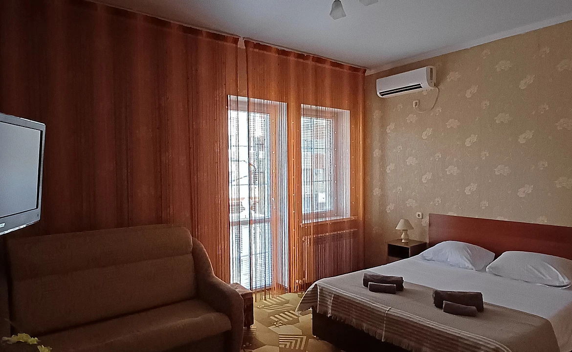 Комфорт с мини-кухней и балконом . Гостевой дом Надежда . Анапа