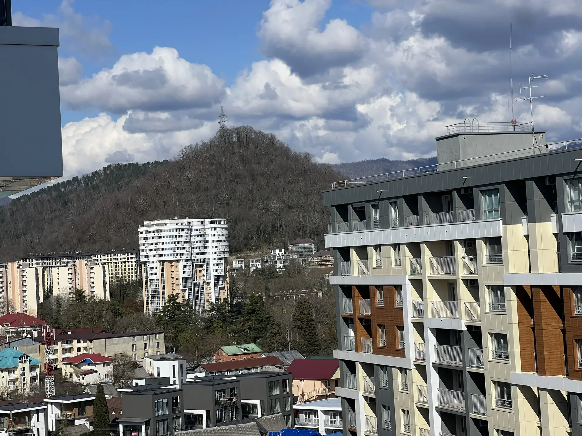 . Квартира в многоквартирном доме Апартамент с видом на море и горы. Дагомыс