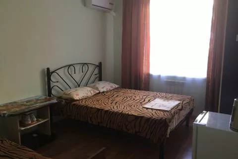 Комната для троих с душем и туалетом на 2 комнаты. Гостевой дом Винтаж. Лазаревское