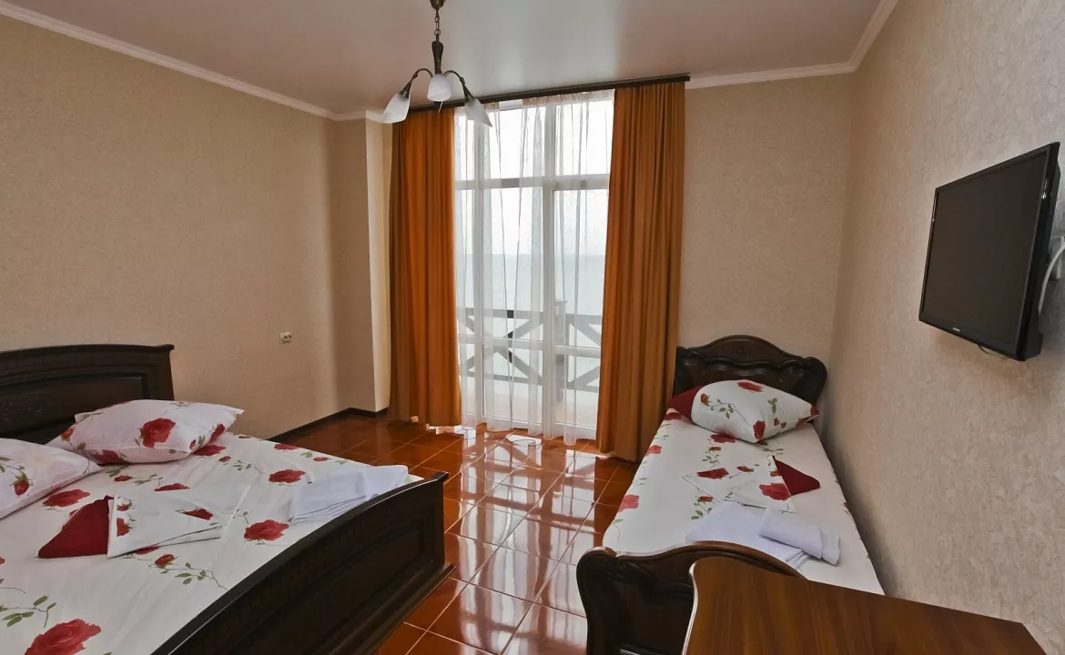 «Стандарт» 2,3-х местный с видом на море, лес (с балконом). Отель «RIVIERA GRAND HOTEL». Лермонтово