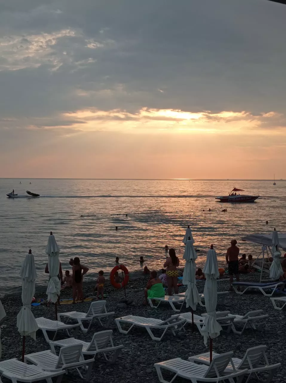 . Квартира в многоквартирном доме Квартира под ключ с балконом в элитном ЖК СЕМЕЙНЫЙ . Лазаревское