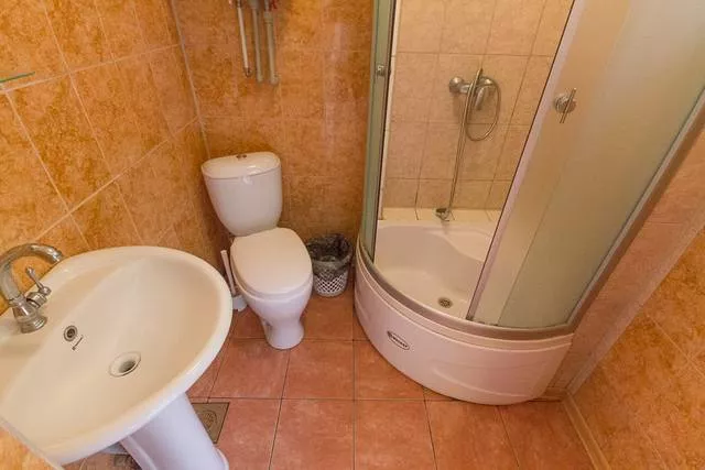 Четырехместный номер с удобствами. Гостиница «Семейная». Архипо-Осиповка Четырехместный номер с удобствами. Гостиница «Семейная». Архипо-Осиповка