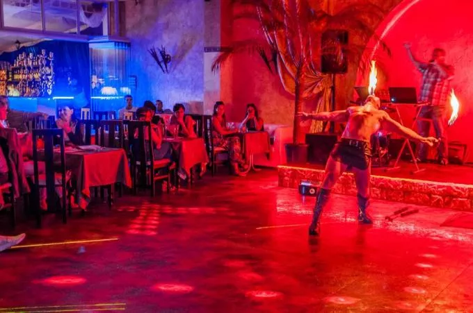 ШОУ-РЕСТОРАН  ШОУ-РЕСТОРАН