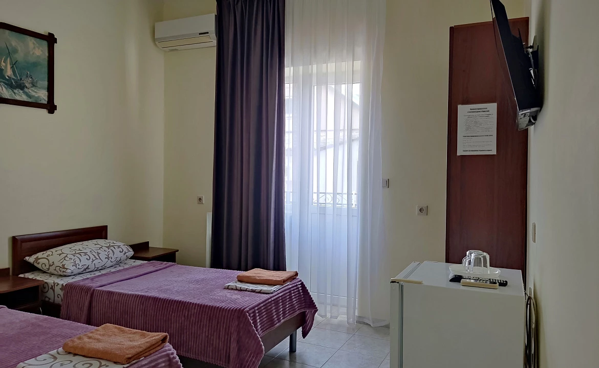 Двухместный с удобствами и балконом. Кровати раздельные. Гостевой дом "Одиссей" - Кабардинка. Кабардинка