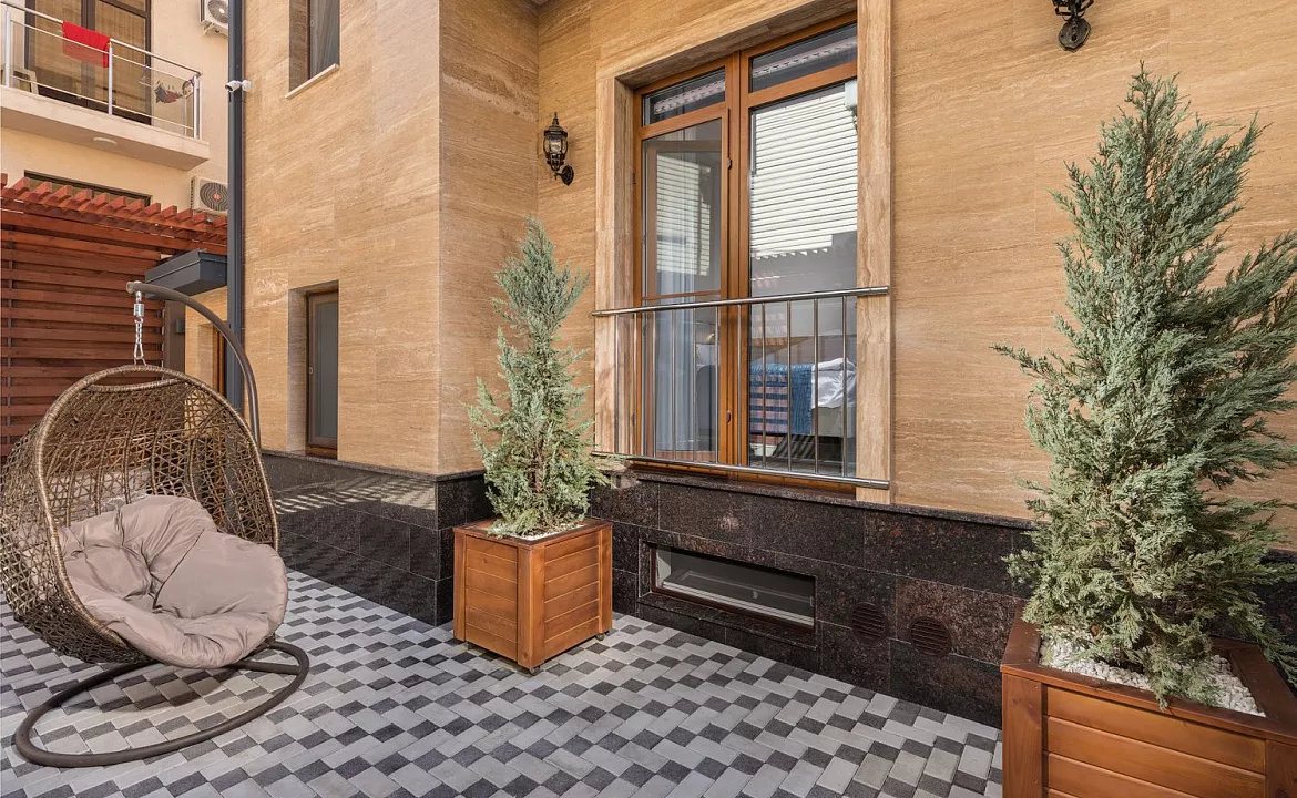 Стандарт с французским балконом. Бутик- отель "Репин" . Витязево