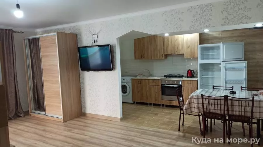 Уютная квартира-студия. Квартира в многоквартирном доме Абазинская 35. Сухум