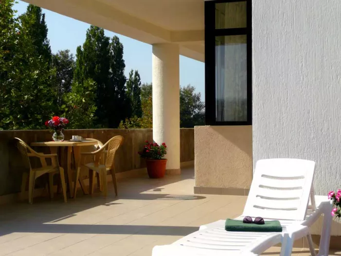 Номер двухкомнатный 4-х местный. Гостевой комплекс "У моря". Витязево