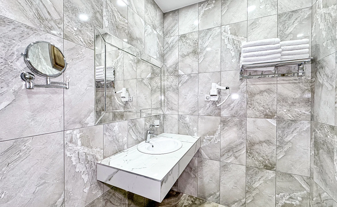 Корпус 2 Delux 5ти - местный (с балконом). Anzhelina Family Hotel. Витязево