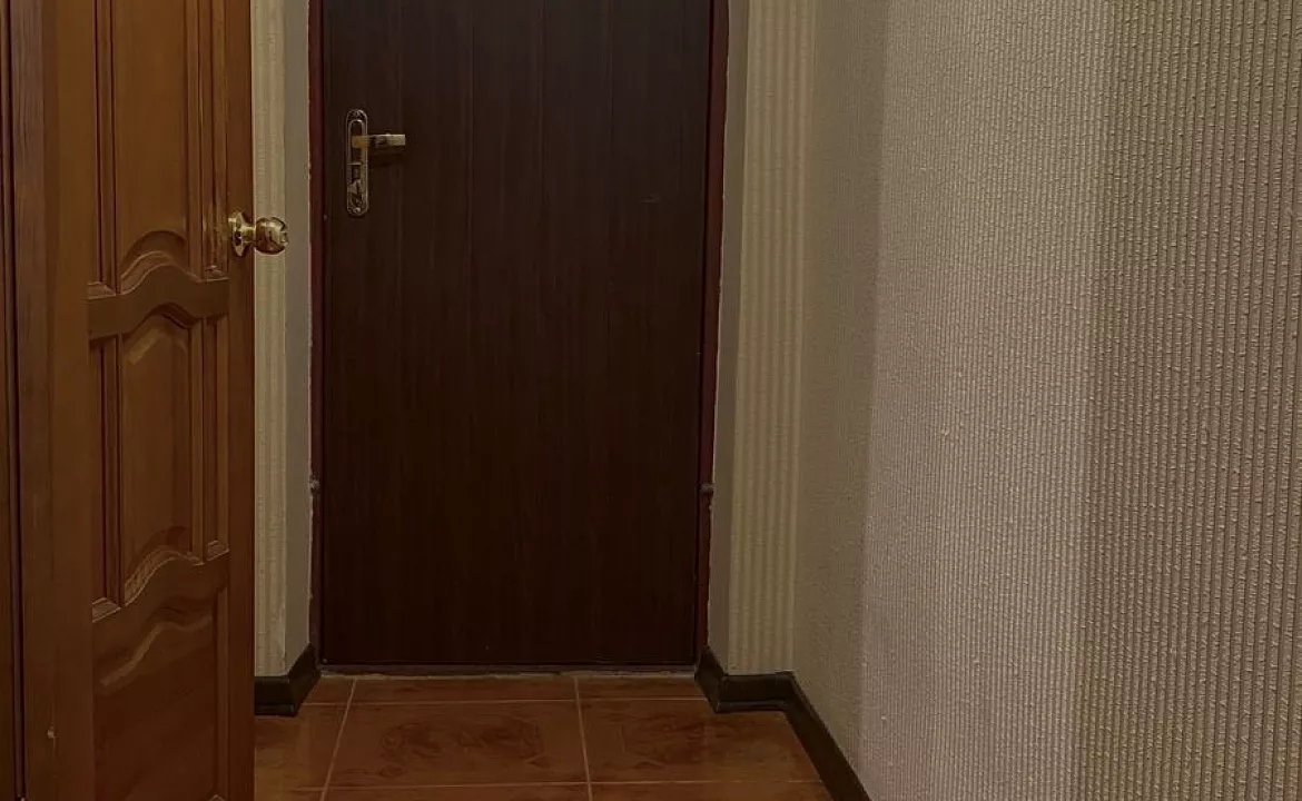 Двухкомнатная квартира под ключ. Двухкомнатная квартира у рынка . Гагра