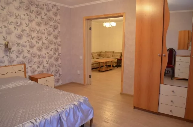  4 -х местный 2-х комнатный люкс в главном корпусе. Гостиница комплекс "Новинка". Ейск