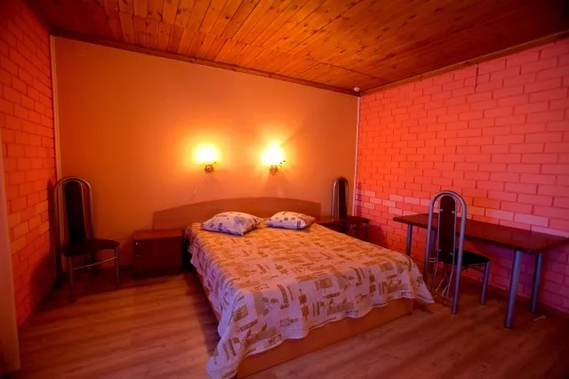 4 -х местный однокомнатный номер в главном корпусе. Гостиница комплекс "Новинка". Ейск