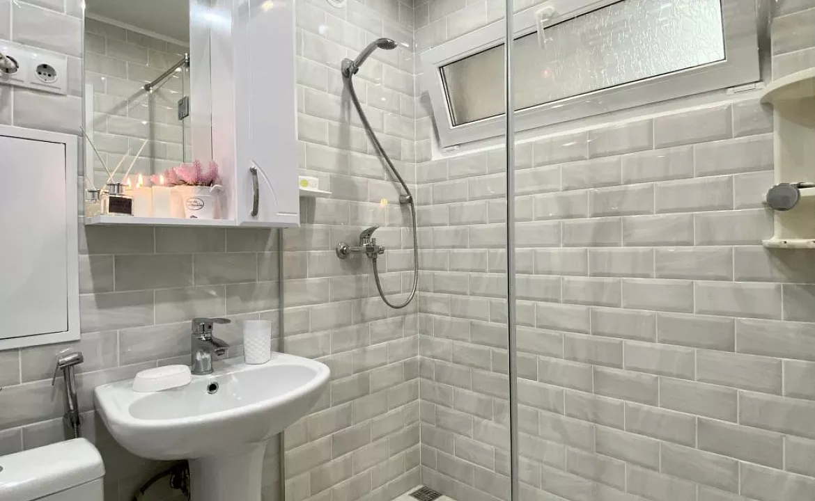 Квартира с великолепным видом на Горы и Море. Квартира в многоквартирном доме C видом на Горы и Море на Дмитриевой 56. Сочи