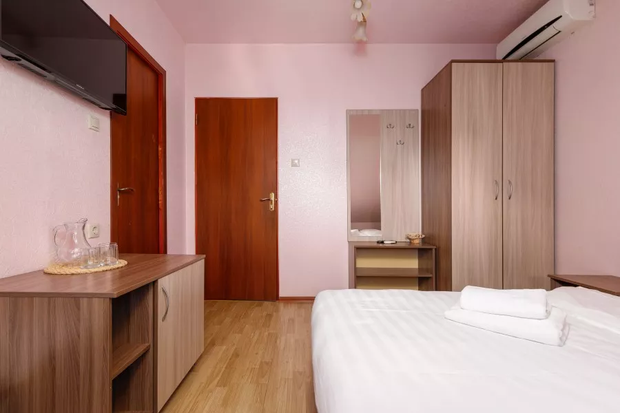 Номер двухместный с дополнительным местом на уютной мансарде. Гостевой дом Ева. Адлер