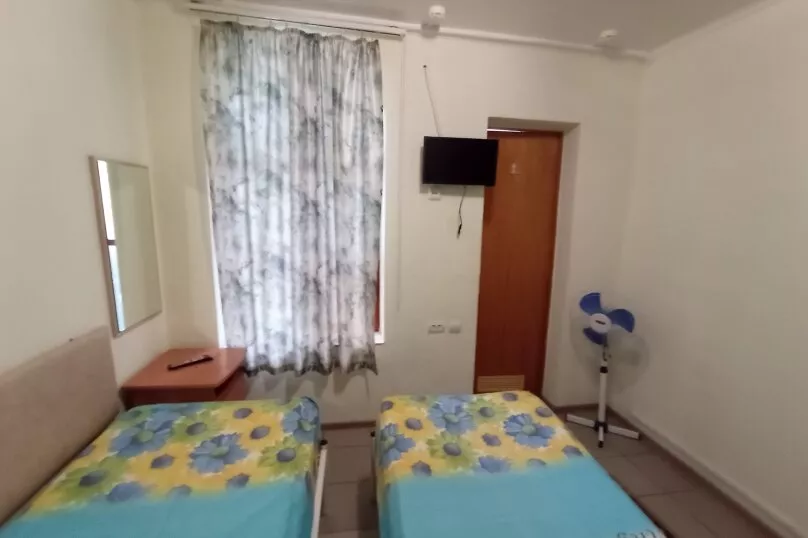 . Гостевой дом "Уютный дворик" на Толстого 42А. Геленджик