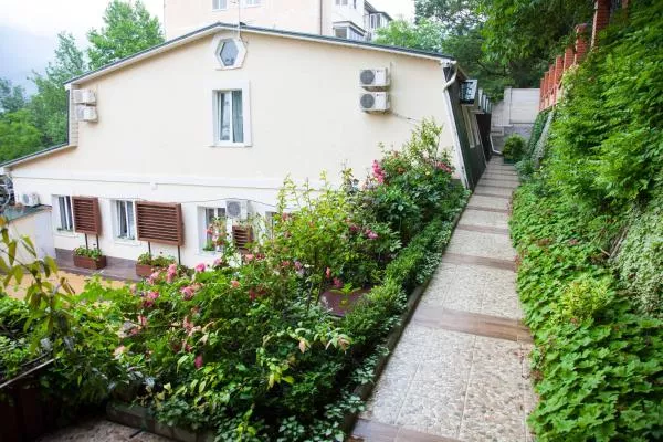 . Гостевой дом Гостевой дом «Floral Courtyard». Ялта
