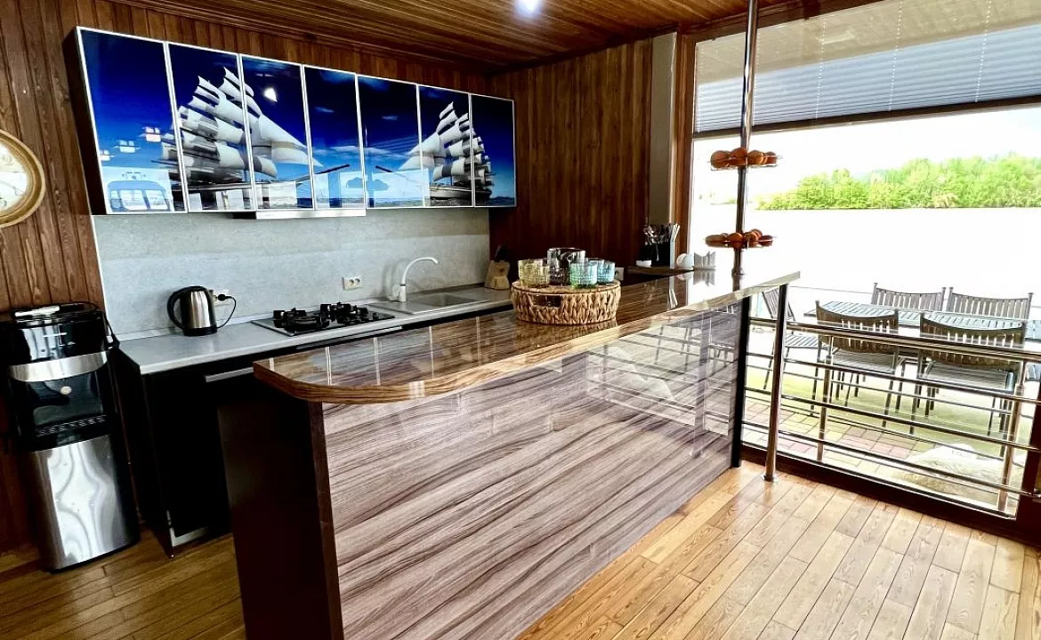 Двух этажный коттедж возле озера. База отдыха "Скурча". Сухум