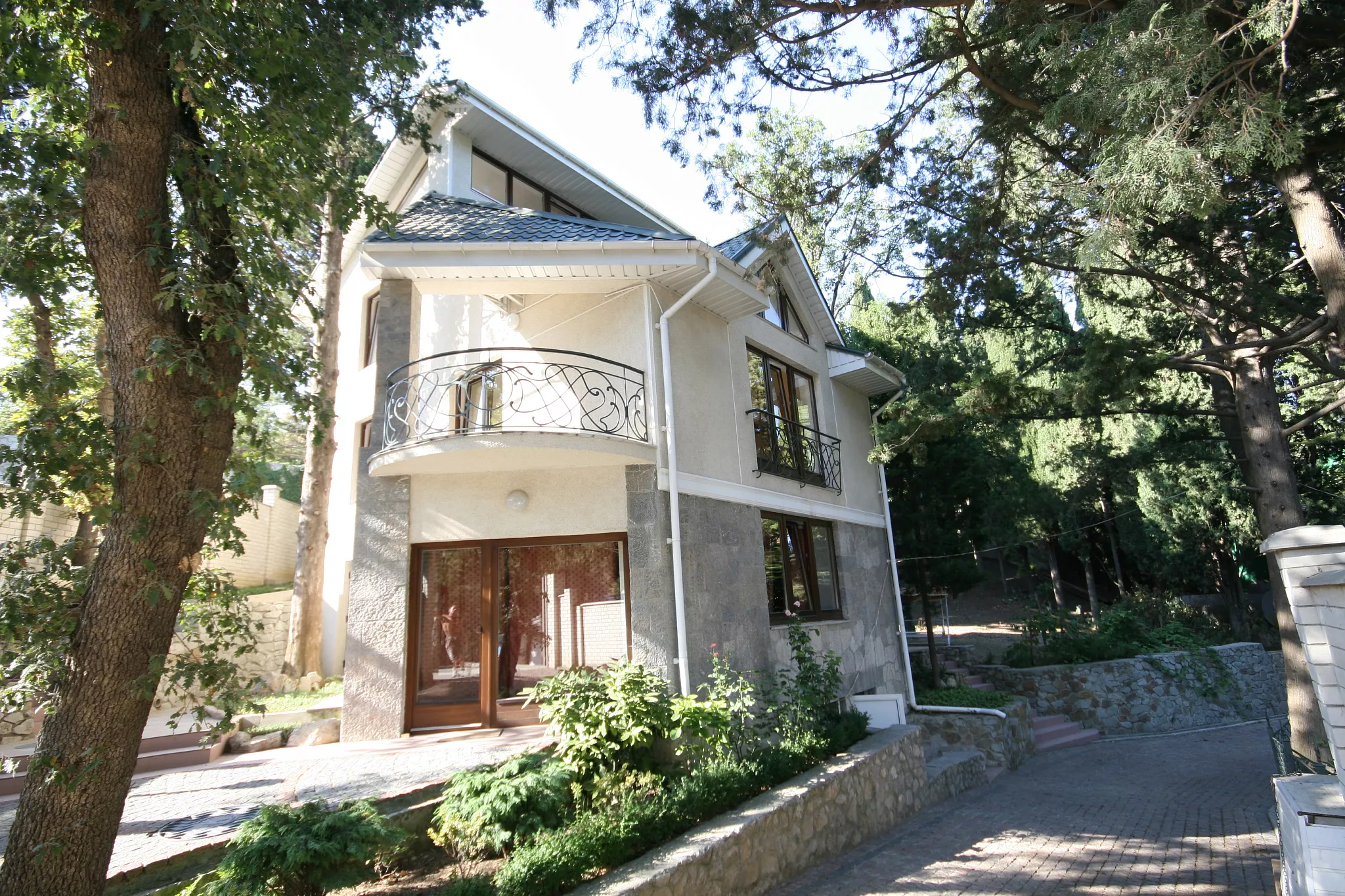 . Отель "Перелётные птицы". Алупка