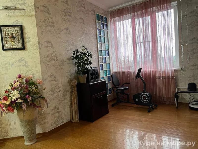  4х комнатная квартира. Квартира в многоквартирном доме Четырехкомнатная квартира в центре Геленджика. Геленджик