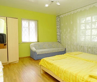 Четырехместная комната эконом 2й этаж. Частный сектор Жилье у моря. 