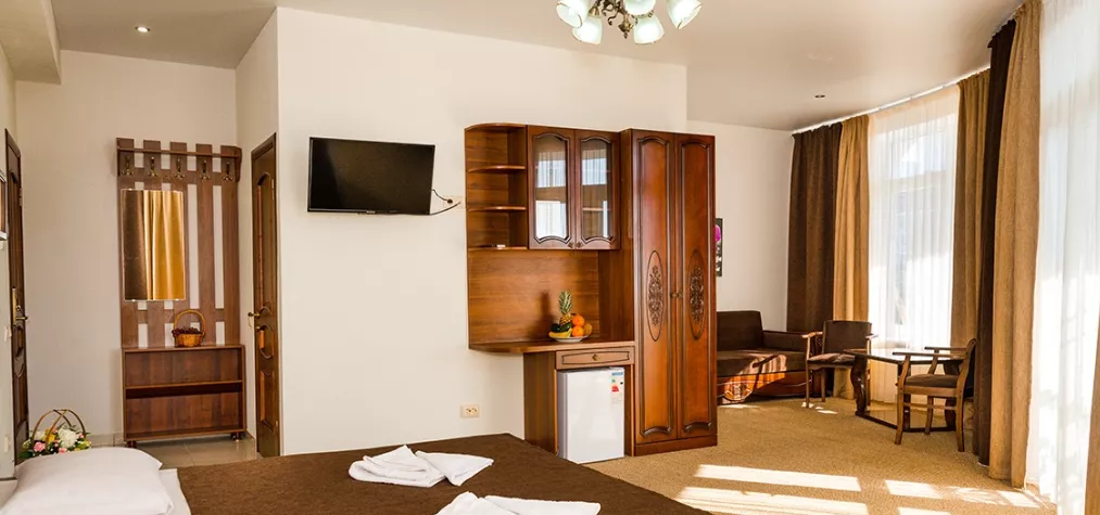 Комфорт Семейный. Отель Парус. Береговое