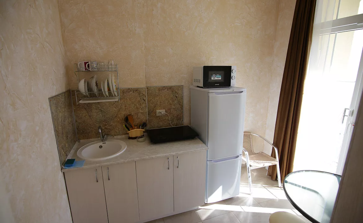 Апартаменты на 4-х человек с балконом. Гостевой дом "МЕЛИС". Дивноморское