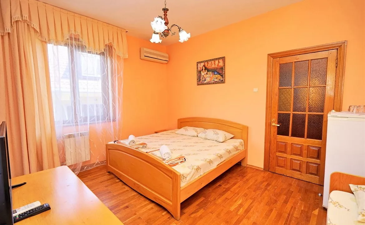 3-х местный номер стандарт. Гостевой дом Атлантис. Лазаревское