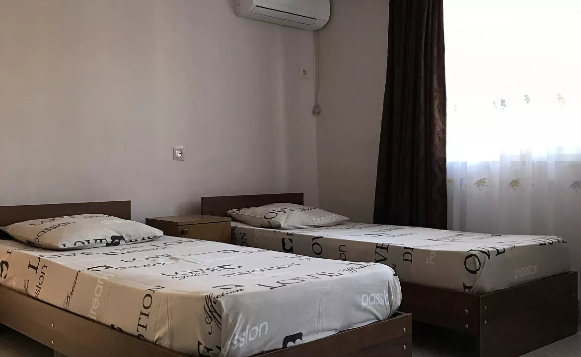 Люкс 4-х местный  . Гостевой дом "Оазис". Сухум