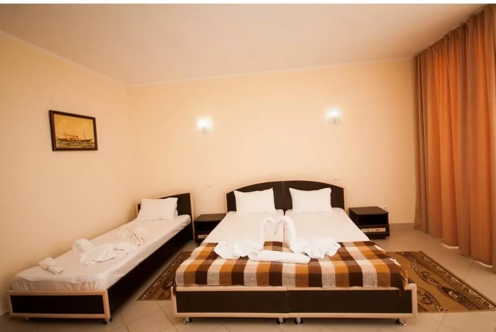 Стандарт трёхместный (Корпус Пляж). Комплекс Эллада. Семидворье