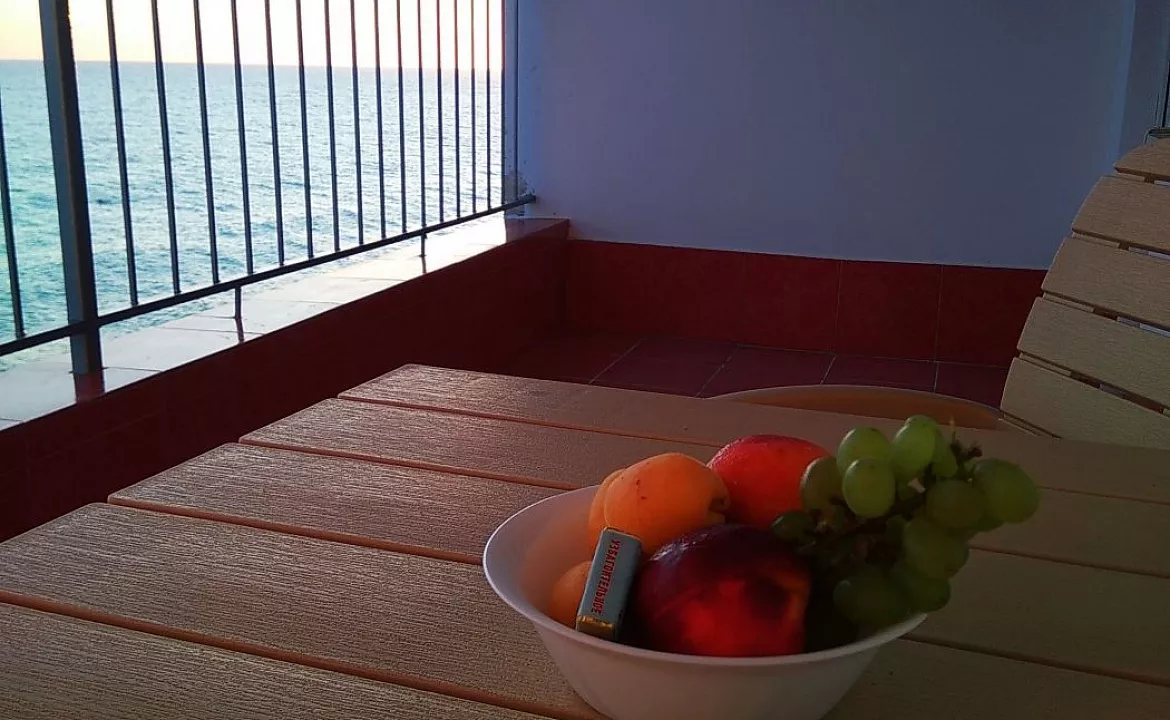 «Люкс» с лоджией (S =10 м2) с видом на море. Гостевой дом Эдем в Волконке. Лазаревское