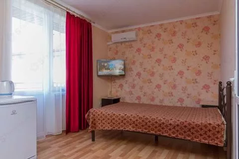 Комната для троих с балконом. Гостевой дом Винтаж. Лазаревское