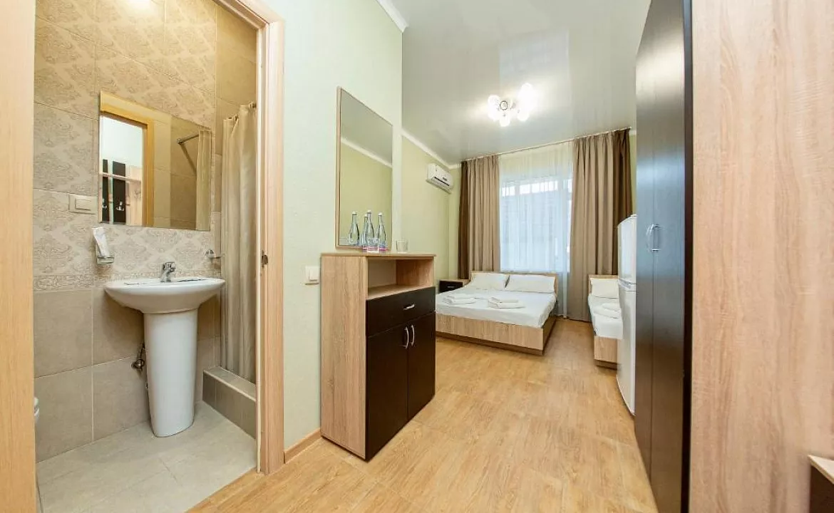 Трехместный стандарт. Гостиница "Центральная". Анапа