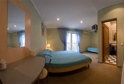 Трехместный номер. Гостевой дом "Кедр-Запад". Алупка