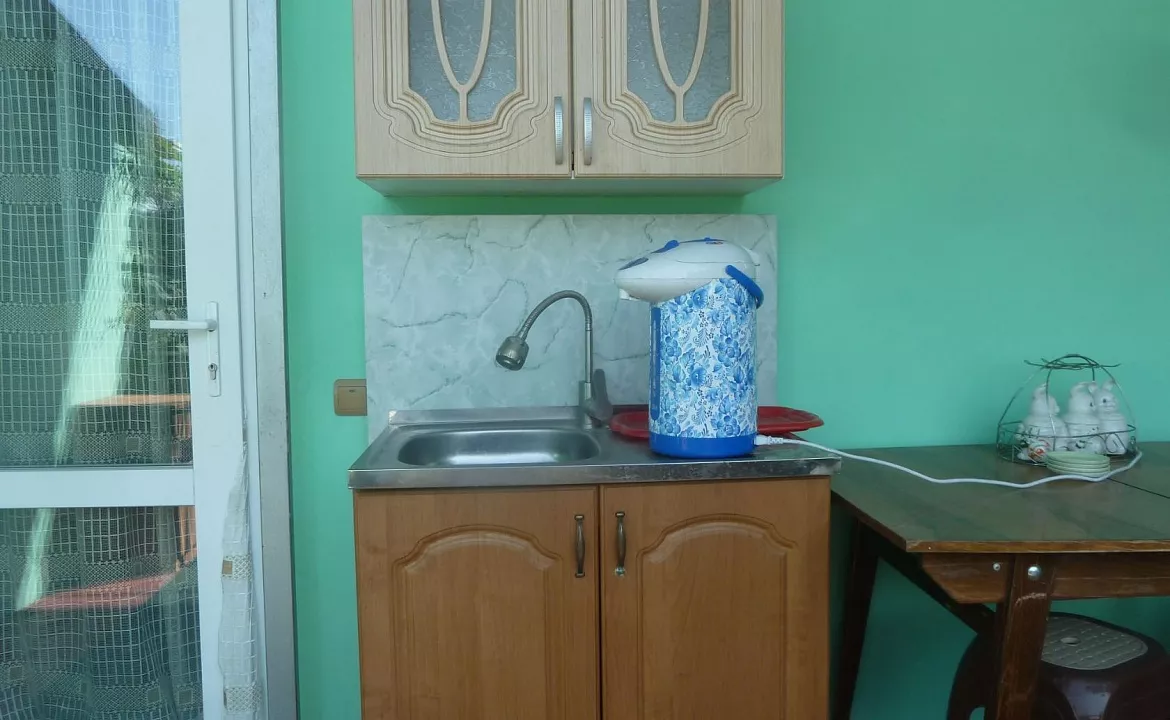 Двухкомнатный номер.. Частный сектор У Марины. Ейск