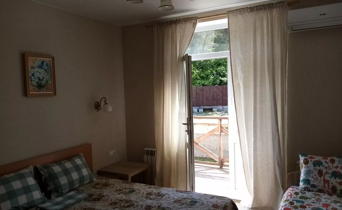 3х-местный номер (ЛЮКС) с балконом. Гостевой дом Кантри. Дивноморское