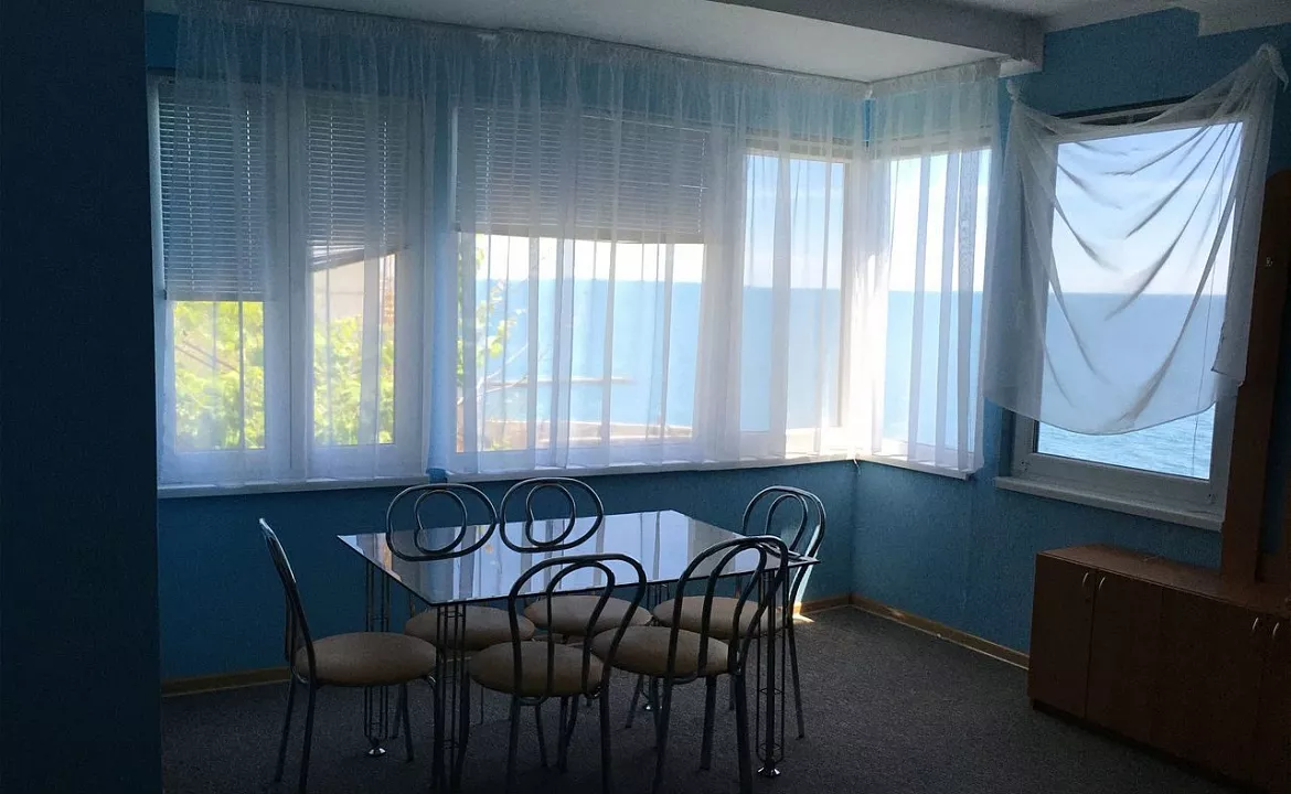 Шестиместный с видом на море. Эллинг "Селена". Отрадное