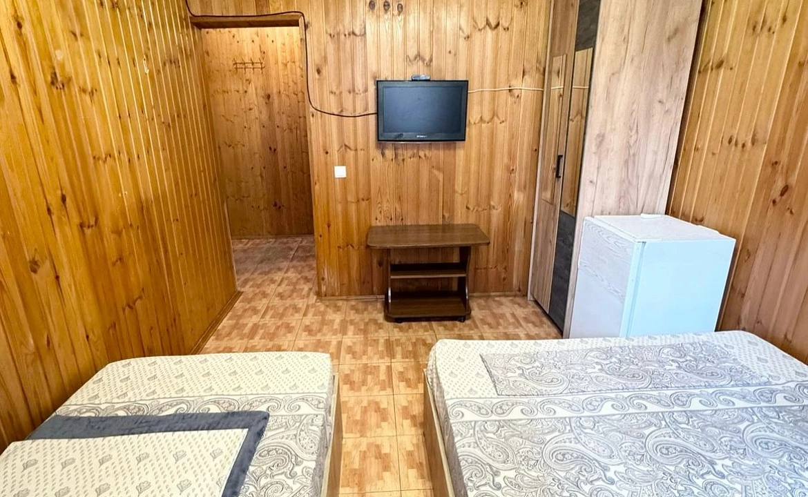 Трёхместный стандарт. Гостевой дом УЮТ на ул. Новороссийское шоссе 1/7. Джубга