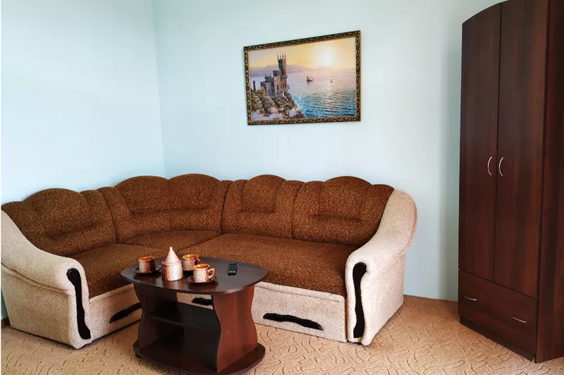 Двухкомнатный семейный люкс с балконом. Гостевой дом "Ирина" - Приветное. Приветное