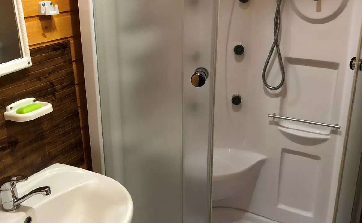 4-х местный номер ЛЮКС 23 кв метра. Гостевой дом "Эко отдых в срубе". Лазаревское 4-х местный номер ЛЮКС 23 кв метра. Гостевой дом "Эко отдых в срубе". Лазаревское