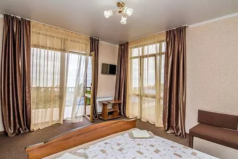 3-х местный «Люкс» с доп. местом. Гостевой дом «7 Небо». Лоо