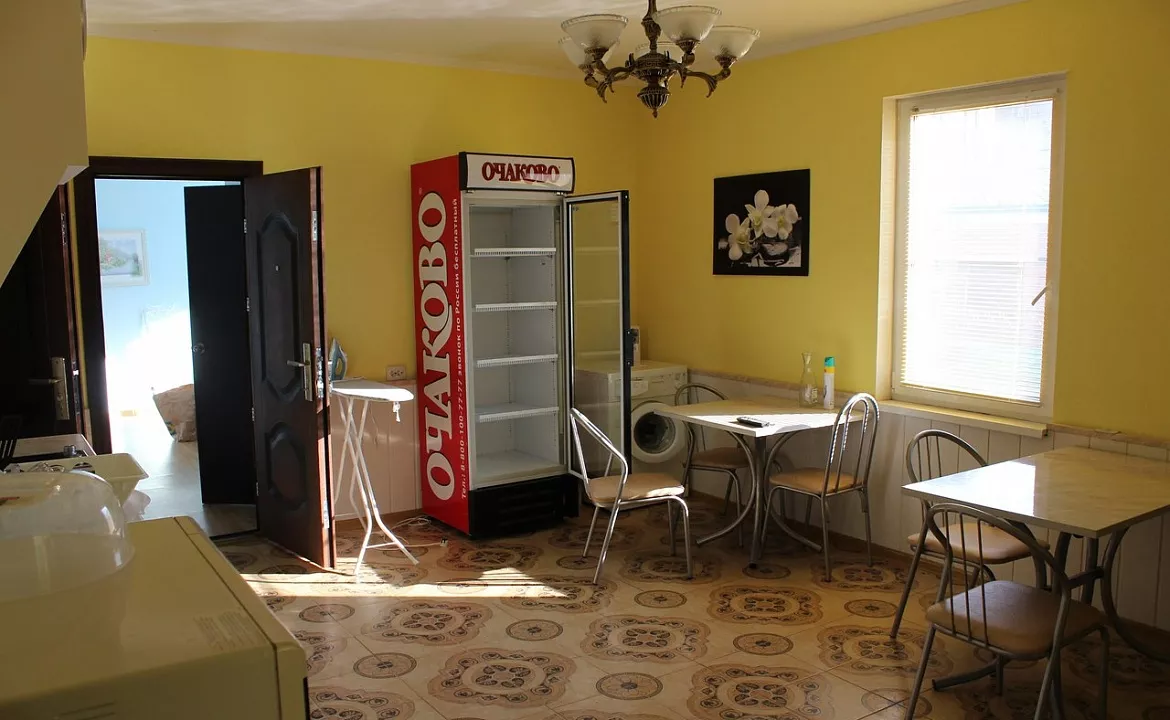 Желтый. Гостевой дом Атланта. Туапсе