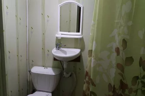 Двухкомнатный 3х местный стандарт с кухней - столовой (комната 18 м2 кухня 12 м2). Гостевой дом «Высотной 13». Голубицкая Двухкомнатный 3х местный стандарт с кухней - столовой (комната 18 м2 кухня 12 м2). Гостевой дом «Высотной 13». Голубицкая