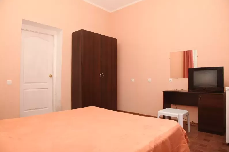 1-комнатный с балконом. Гостевой дом Эйлат. Партенит