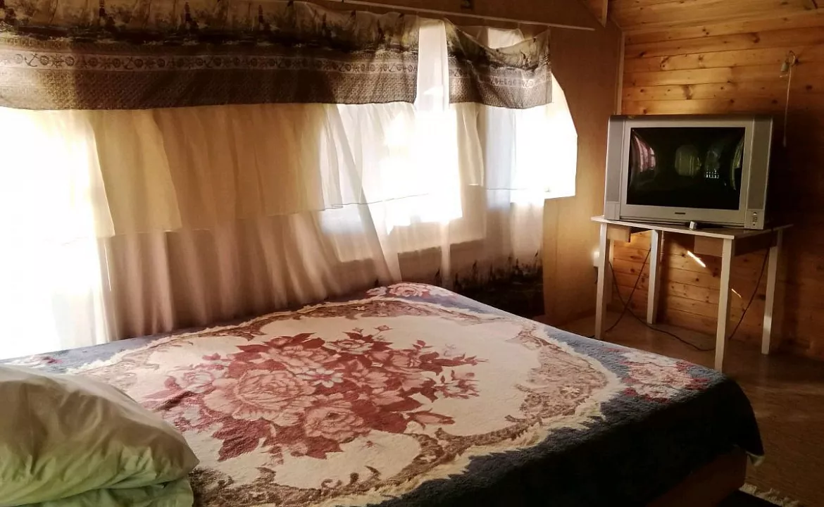 Комната 14 м² в 4-к, 1/1 эт.. Квартира в многоквартирном доме Комната 14 м² в 4-к, 1/1 эт.. Ейск