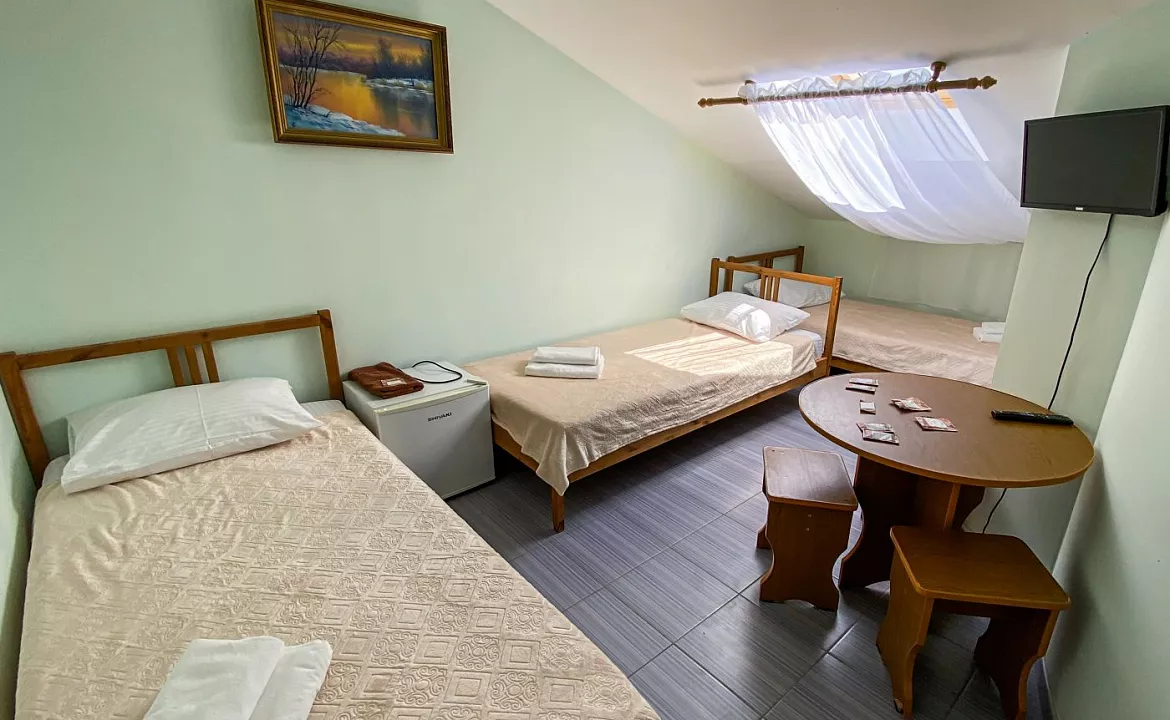 Эконом 2х-местный на мансардном этаже. Гостевой дом Волна. Нижнее Джемете Эконом 2х-местный на мансардном этаже. Гостевой дом Волна. Нижнее Джемете