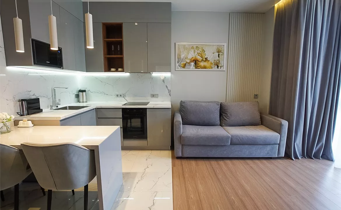 Люкс с отдельной спальней. Гостиница "The White Residence". Сочи