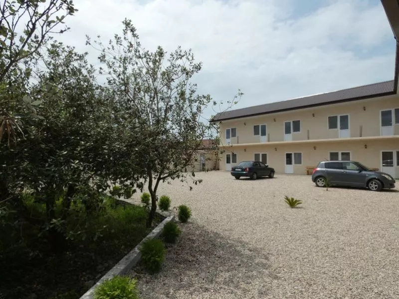 . Гостевой дом "Эдуард" . Пицунда