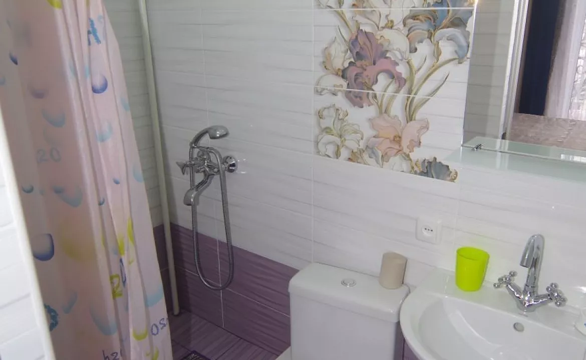 Комфорт 2-х местный с балконом( Комната №5). Частный гостевой дом у Ярославовны. Алушта