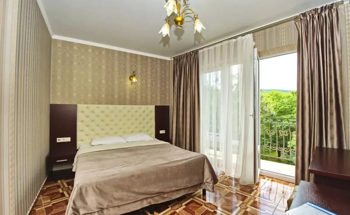 Двухместный номер с балконом. Отель КАСТРО. Кабардинка