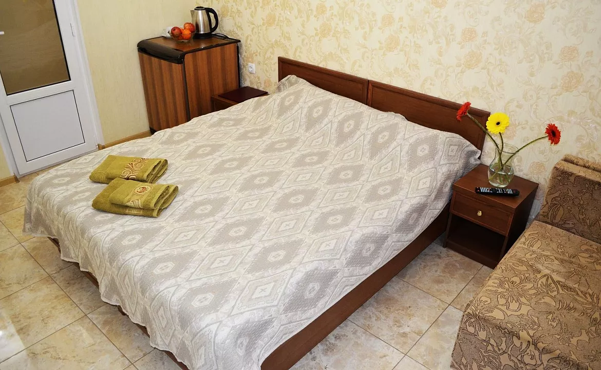 Улучшенный семейный (4эт). Отель Гостевой дом «У Тещи-2». Феодосия