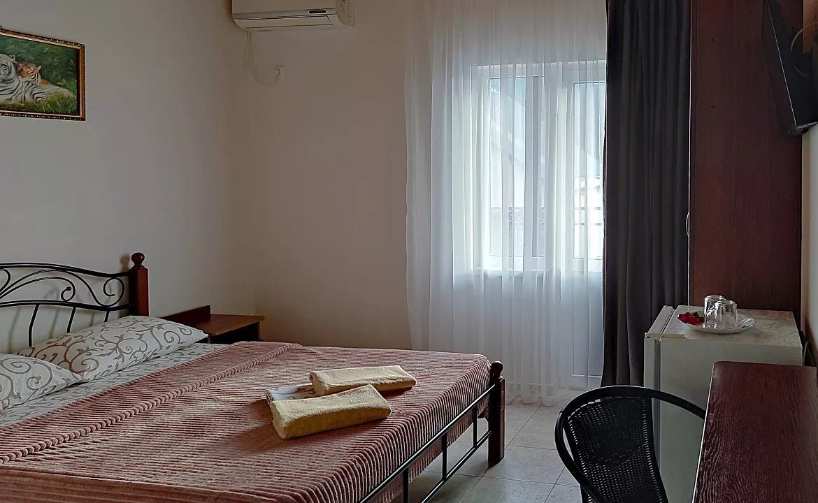 Двухместный с удобствами и балконом. Гостевой дом "Одиссей" - Кабардинка. Кабардинка Двухместный с удобствами и балконом. Гостевой дом "Одиссей" - Кабардинка. Кабардинка